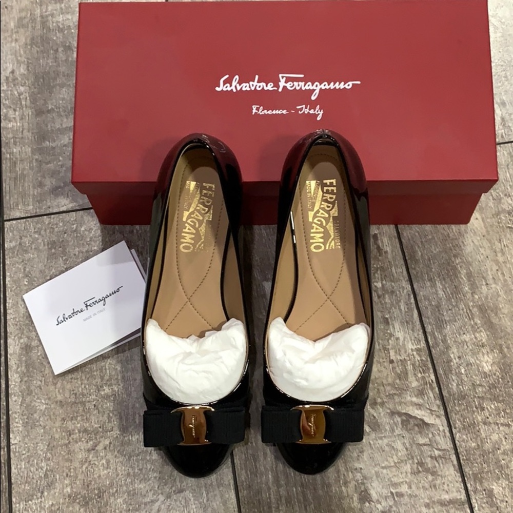 Salvatore Ferragamo Varina 7 nero patent